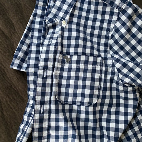 Abercrombie and Fitch checkered short sleeve shirt - Picture 2 of 4